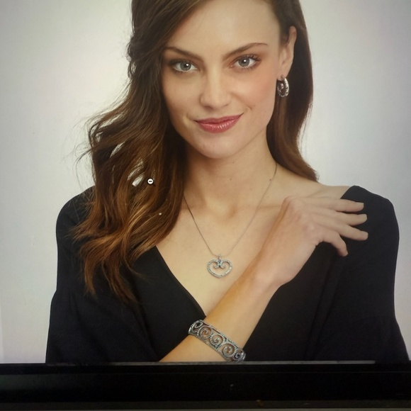 Brighton Sea of Love Earrings - Picture 3 of 4